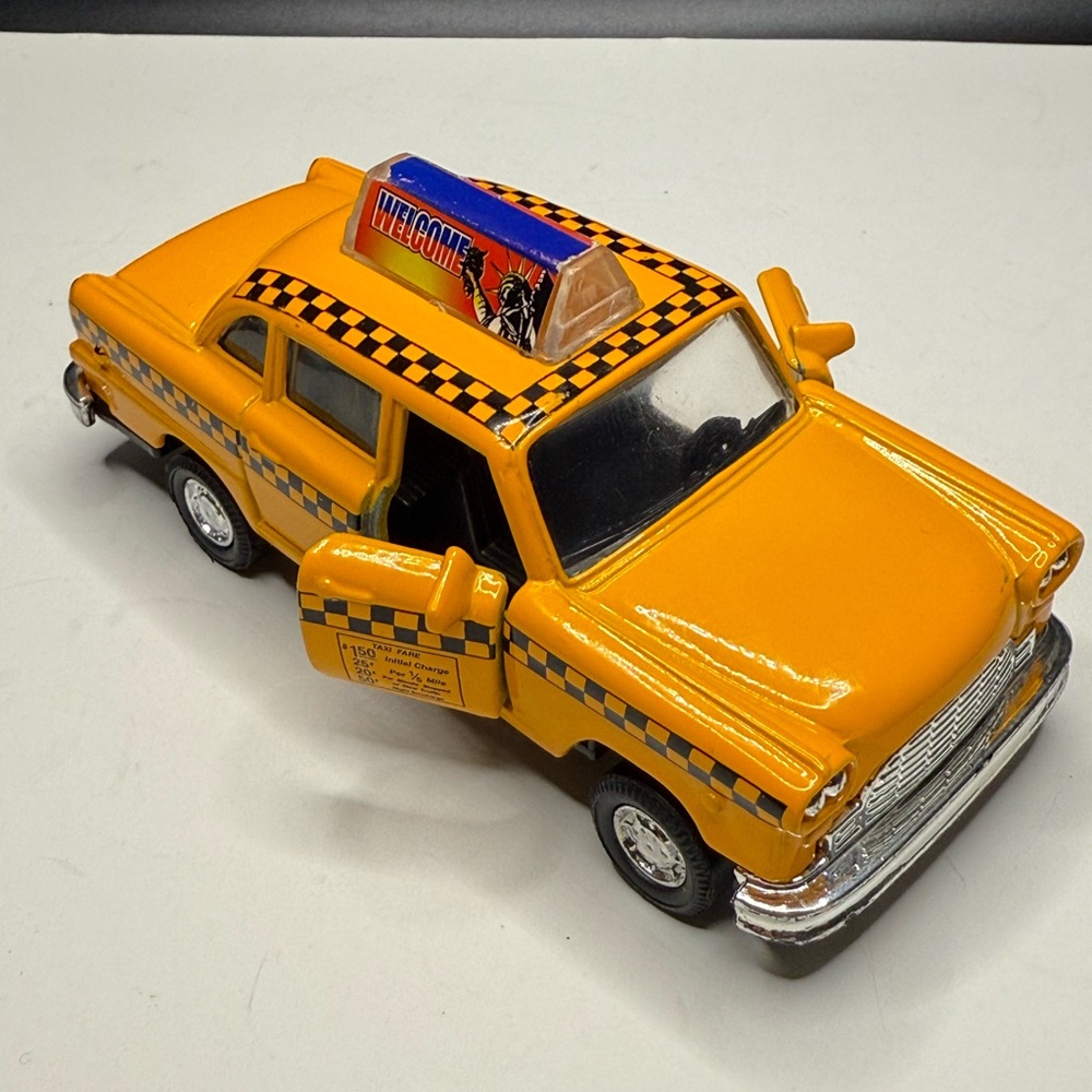 City~Souvenirs NYC Taxi Yellow Cab 🚕 Pull~Back Action